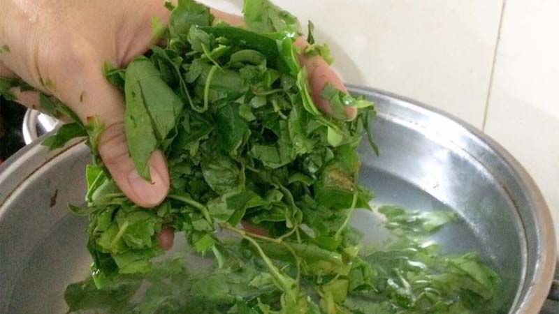 2 cach nau ga la giang thit dai nuoc thom dam da 202103092010019358